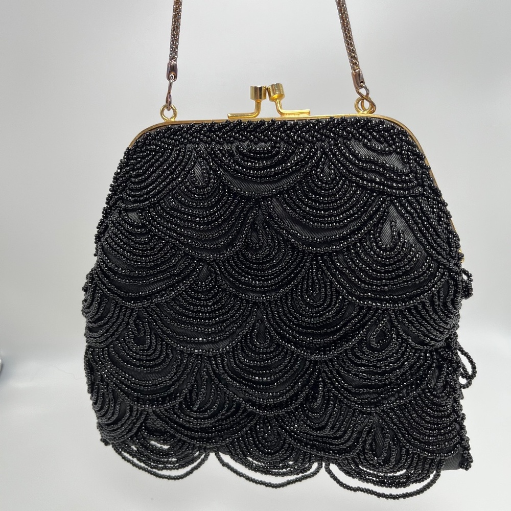 VINTAGE BEADED BLACK PURSE.  SCALLOPED DESIGN. Made in Japan.
